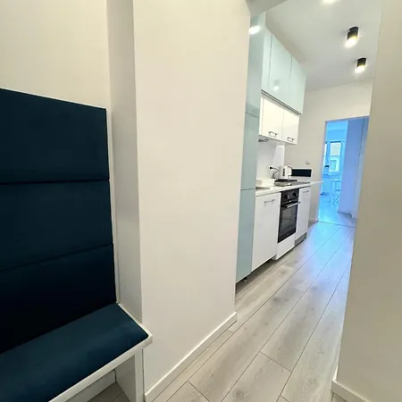 アパート White House ワルシャワ