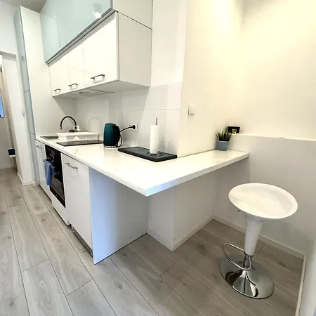 White House アパート ワルシャワ