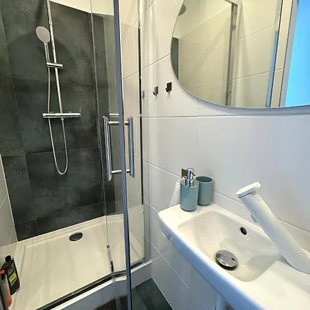 White House * ワルシャワ