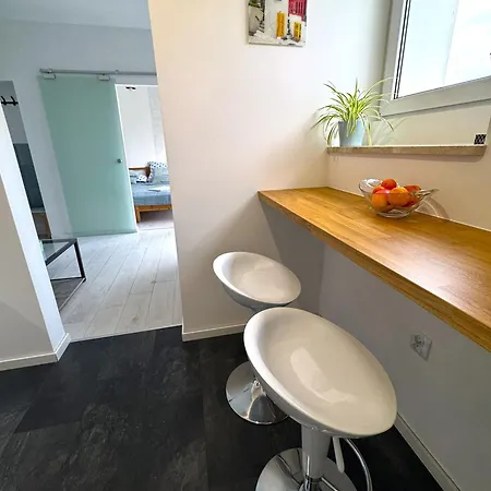 White House * ワルシャワ